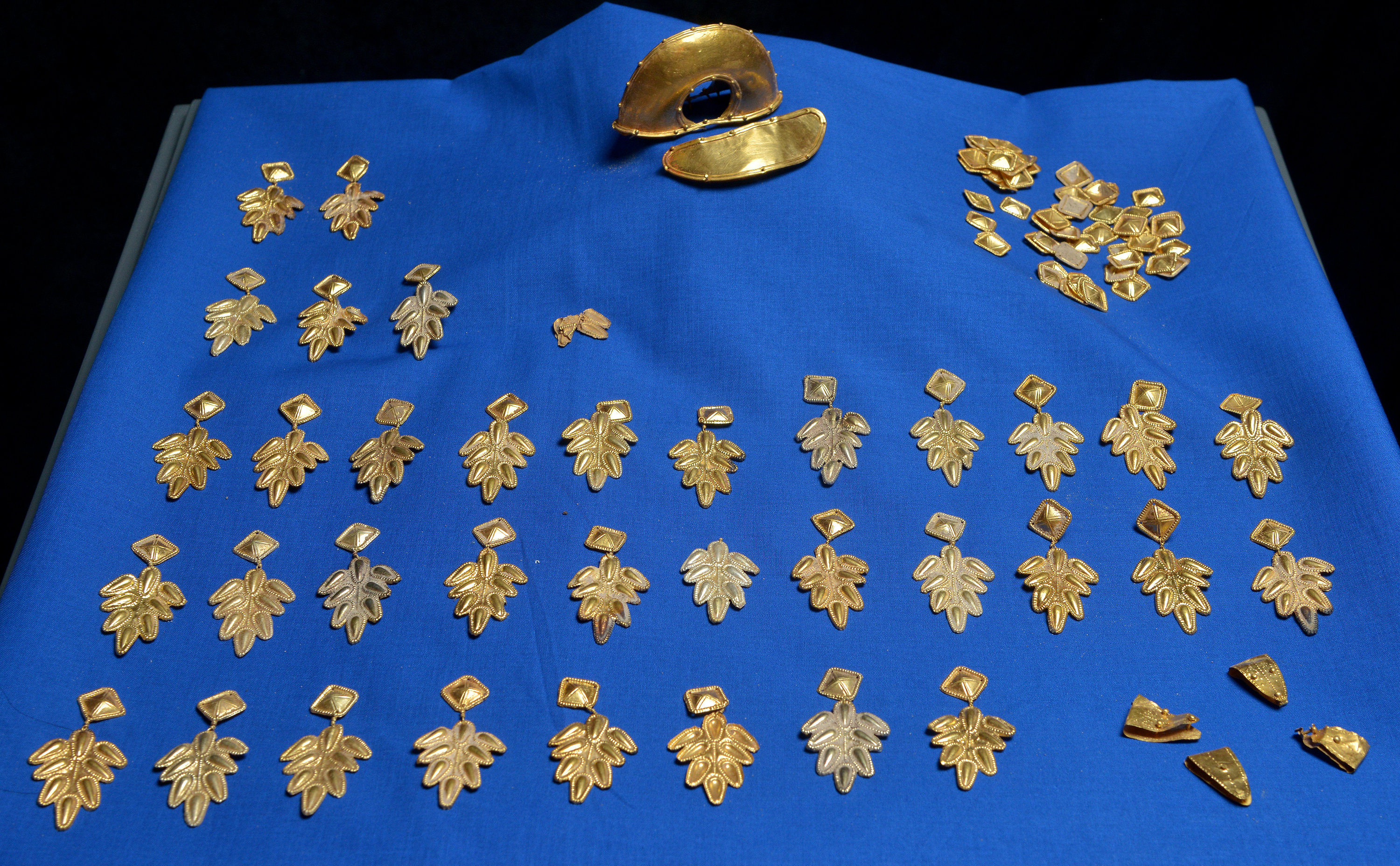 Looter caught with Roman gold, silver hoard – The History Blog
